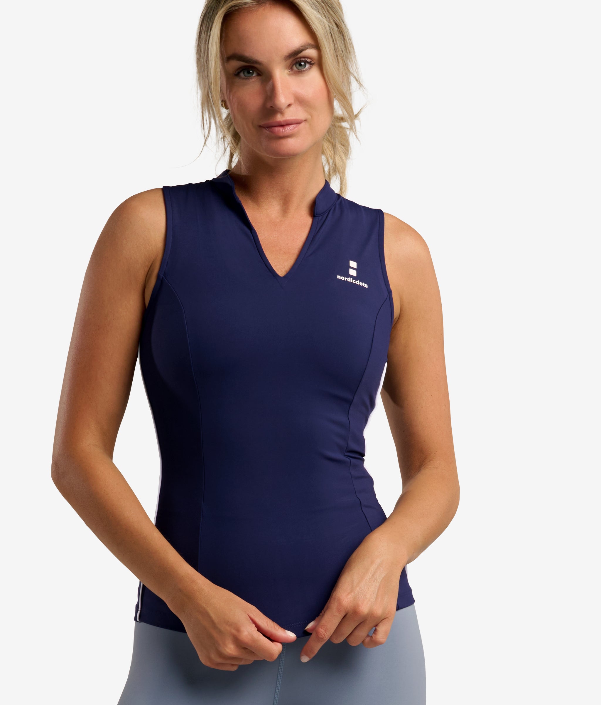 nordicdots women tennis padel golf beautiful sustainable outfit in navy blue nordicdots.com